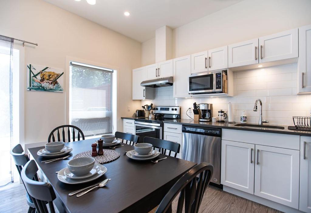 The Mac Shack By Revelstoke Vacations Apartment Exterior photo